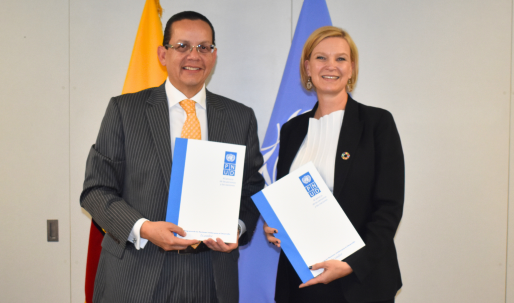 La Bolsa de Valores Quito se reúne con la Junta Política de Regulación Financiera para fomentar el desarrollo del mercado de valores