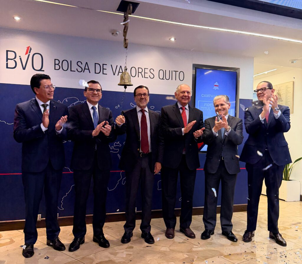 LIVE COLÓN celebra su lanzamiento oficial en el mercado de valores con el Campanazo BVQ